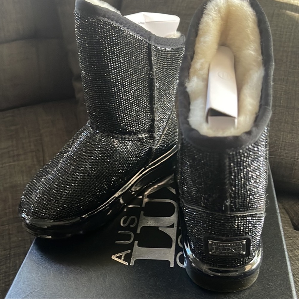 Australia Luxe Collection Toddler Boots size 12 in Black stone design